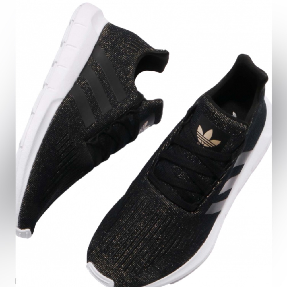 Women’s Swift Run Metallic Sneakers